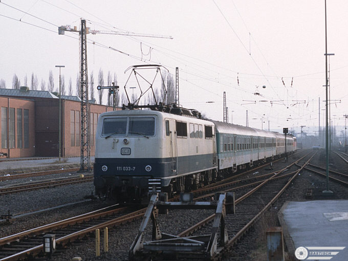 http://www.ostbahn.org/baureihen/1993_111033.jpg